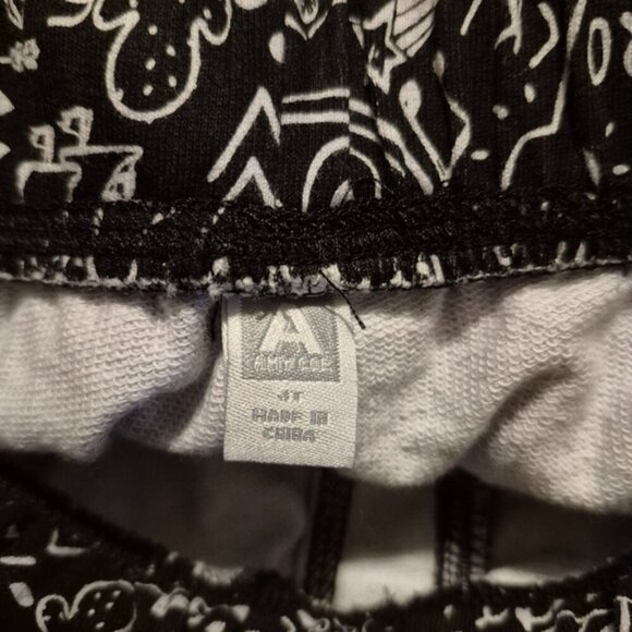 Amy Coe boys size 4T black and white skull magic eye, multi design joggers NWOT - Picture 4 of 5